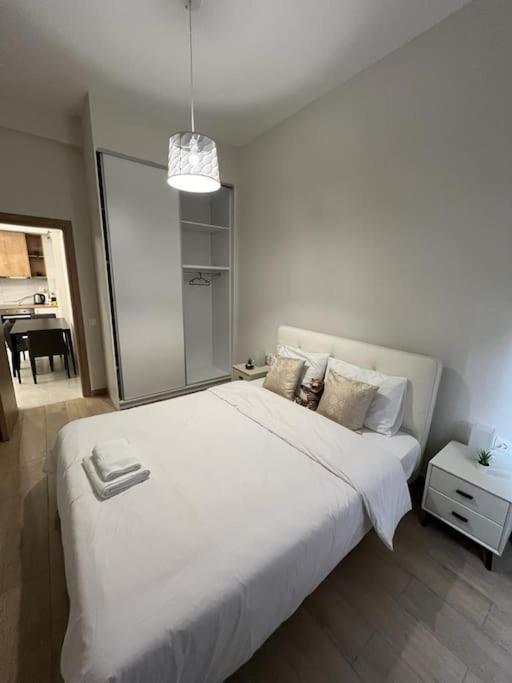Cozy New Apartment Nearby Metro Athena Bagian luar foto