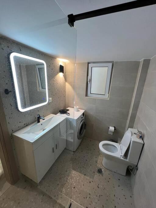 Cozy New Apartment Nearby Metro Athena Bagian luar foto