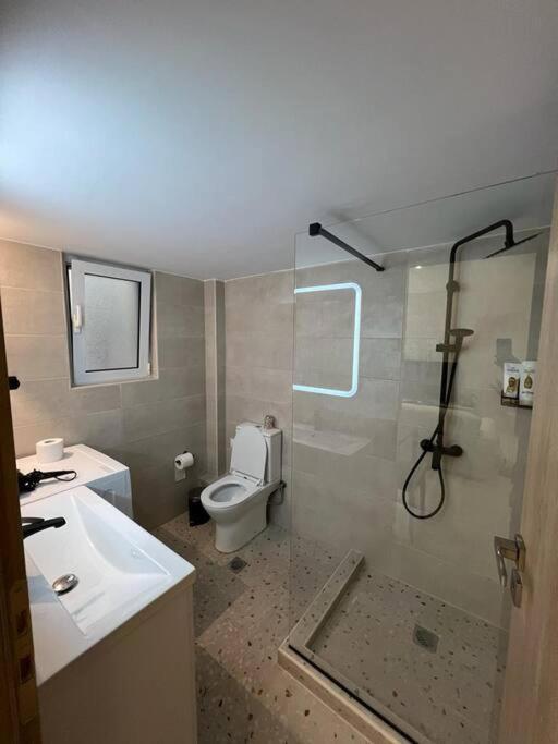 Cozy New Apartment Nearby Metro Athena Bagian luar foto