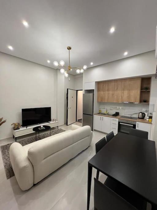 Cozy New Apartment Nearby Metro Athena Bagian luar foto
